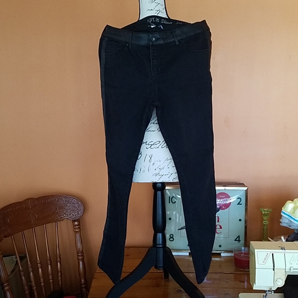 Apt. 9 Skinny Leg size 12